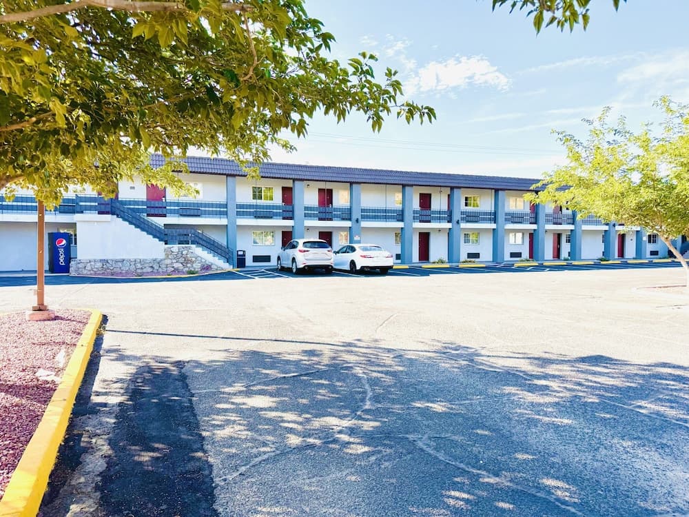 Red Roof Inn Miami, AZ — 10