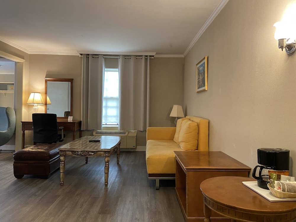 Ramada by Wyndham Los Angeles/Koreatown West — 18