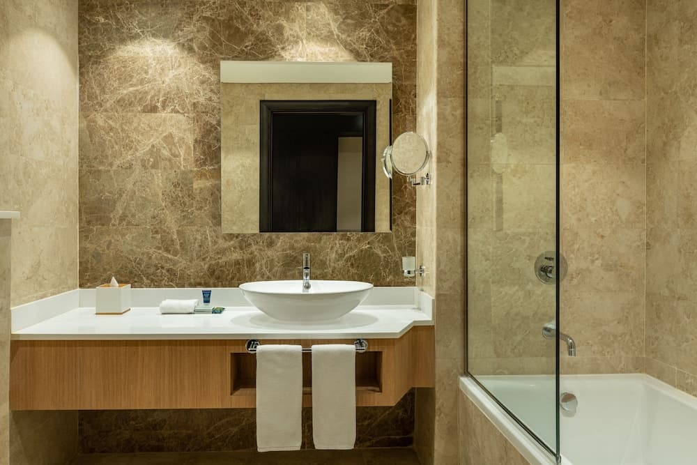 Four Points by Sheraton Production City, Dubai — 20