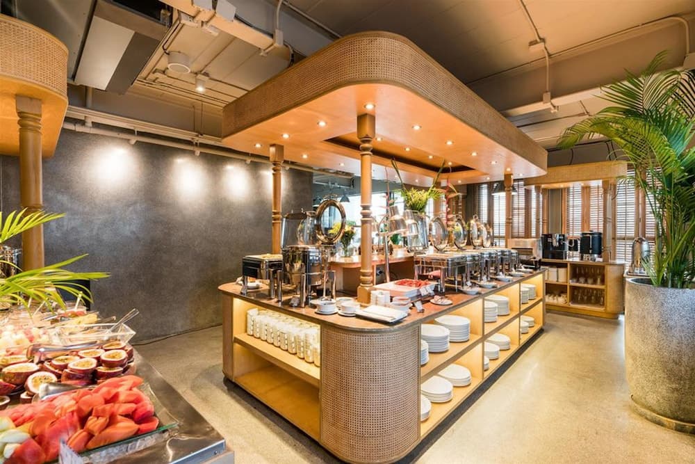 Akara Hotel Bangkok — 18