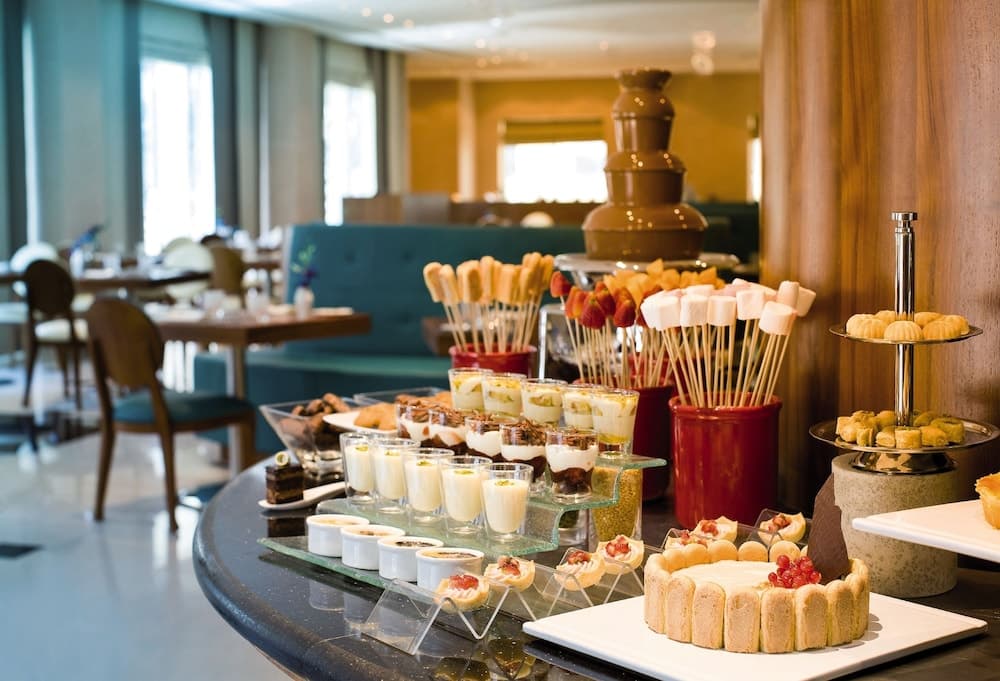 Avani Deira Dubai Hotel — 16