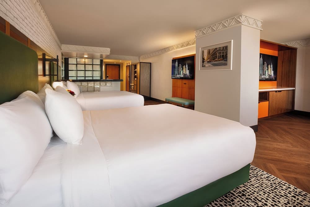 New York-New York Hotel & Kasino — 18