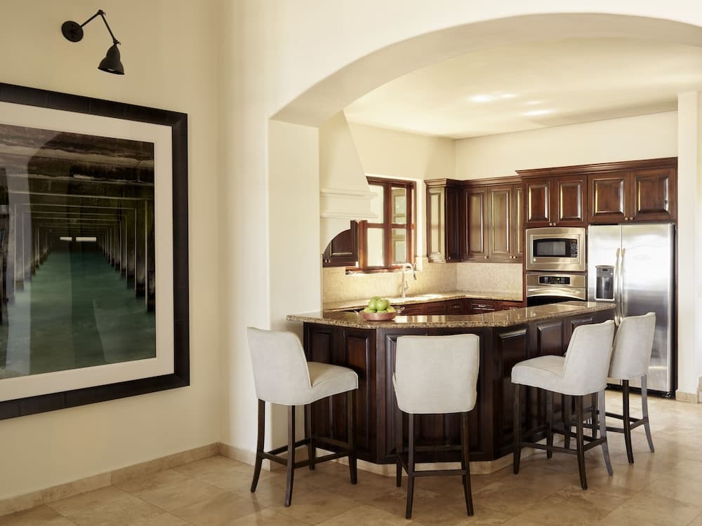 Esperanza, Auberge Collection — 17
