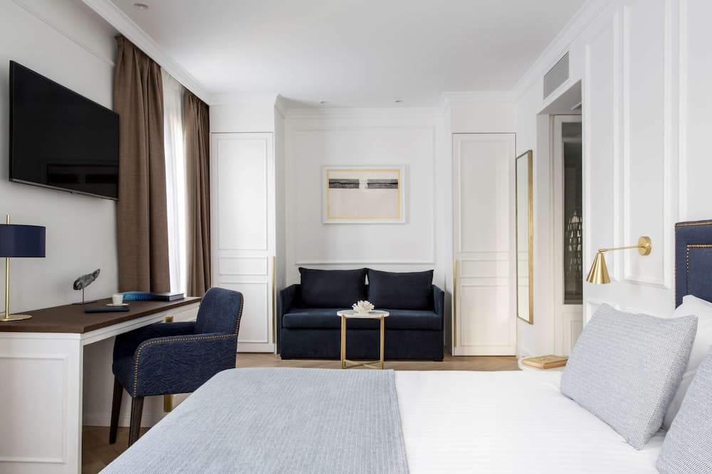 Hotel Midmost by Majestic Hotel Group — 23