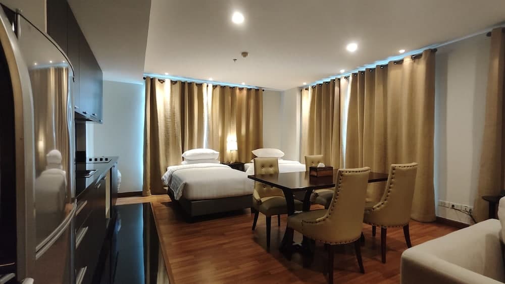 El Hotel y Residencia Bless — 30