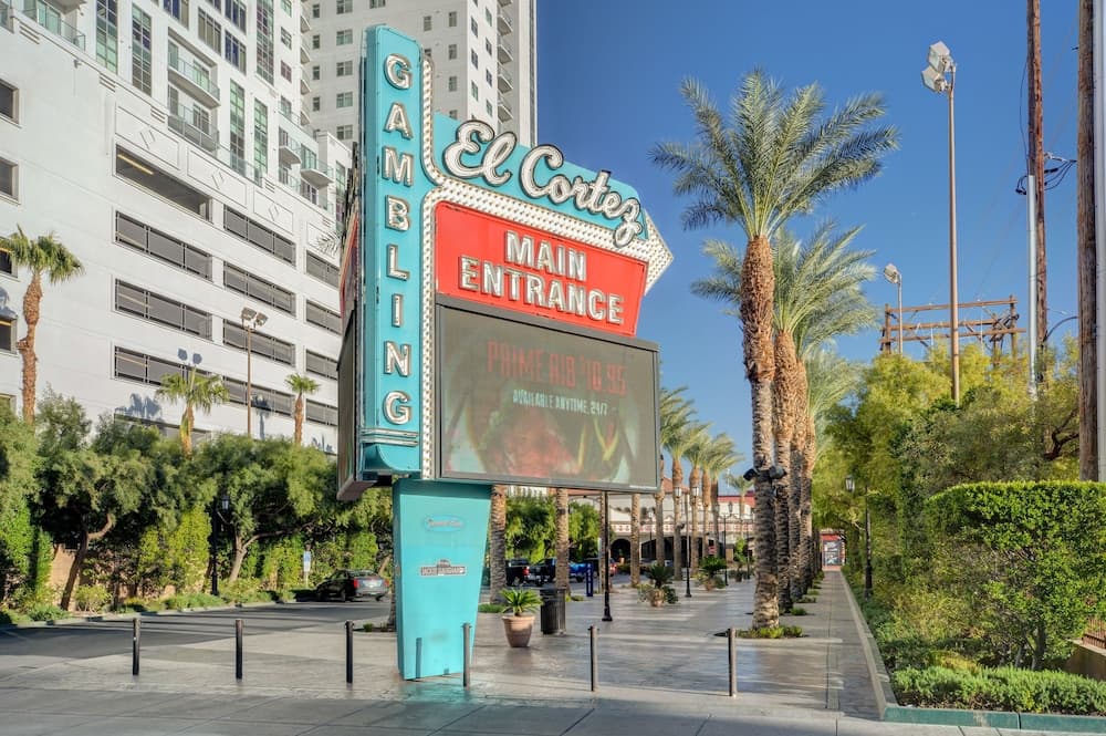 El Cortez Hotel and Casino - 21 and Over — 21