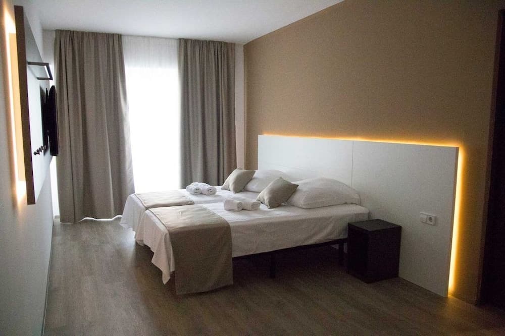 Planet Hotels One Adults Only +16 — 10