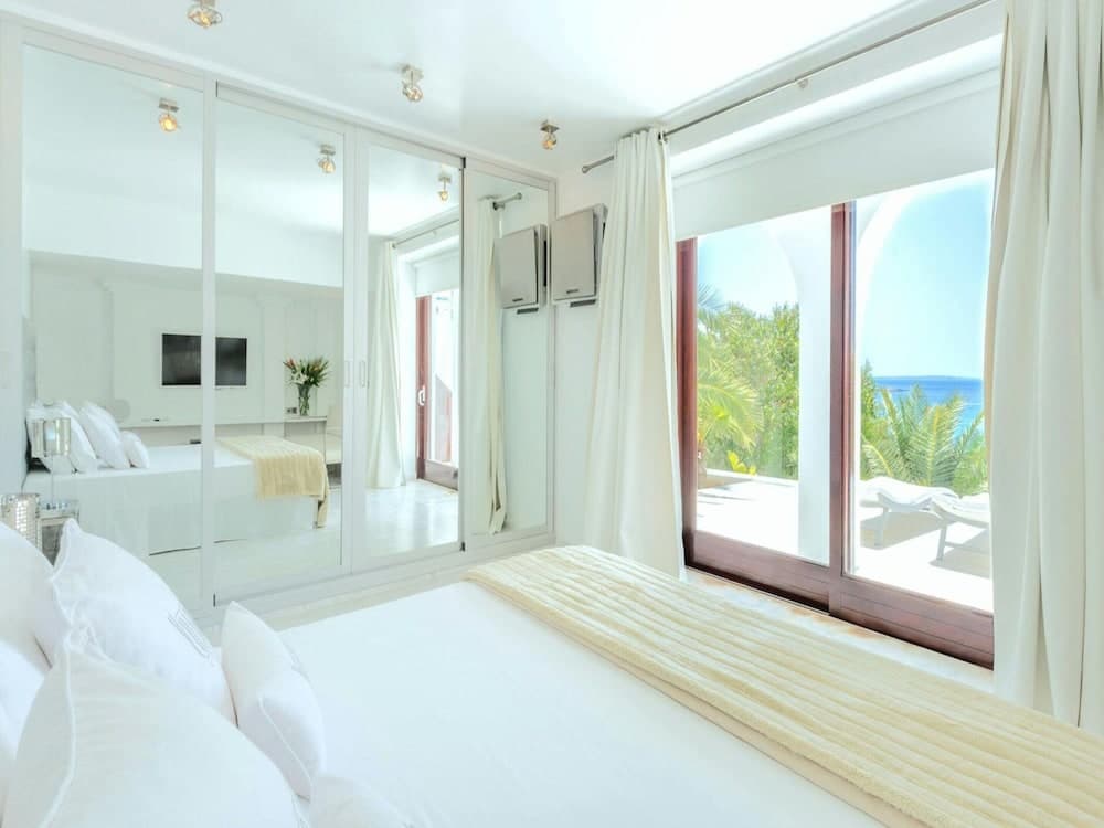 Holiday Home With Pool — 6