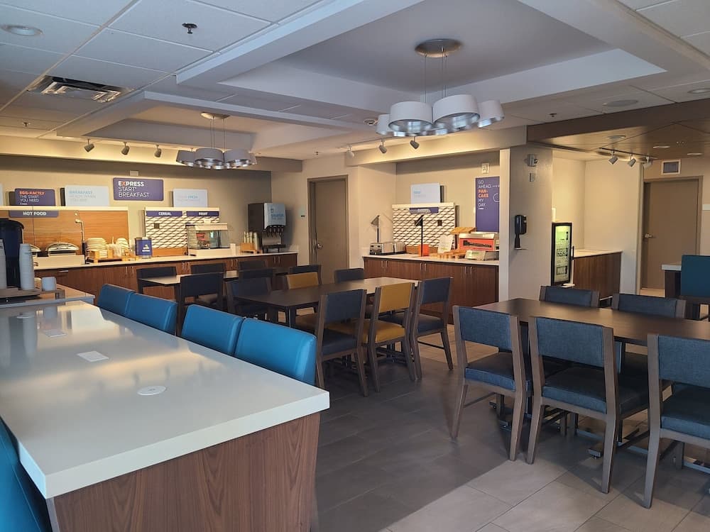Holiday Inn Express & Suites Ft. Lauderdale N - Exec Airport by IHG — 24