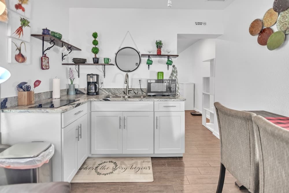 Spacious And Private Tampa Retreat 1 Bedroom Condo by Redawning — 14
