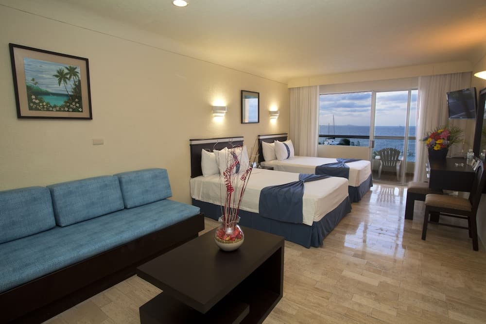 Aquamarina Beach Hotel — 10