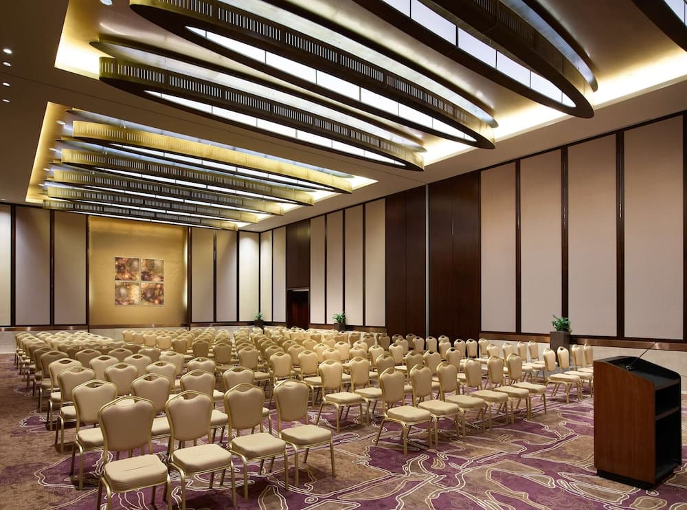 Swissotel Al Ghurair — 30