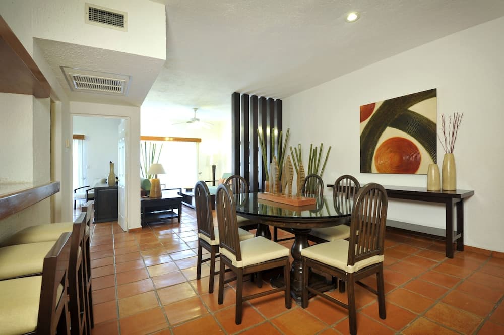 Las Palmas Condominio — 16