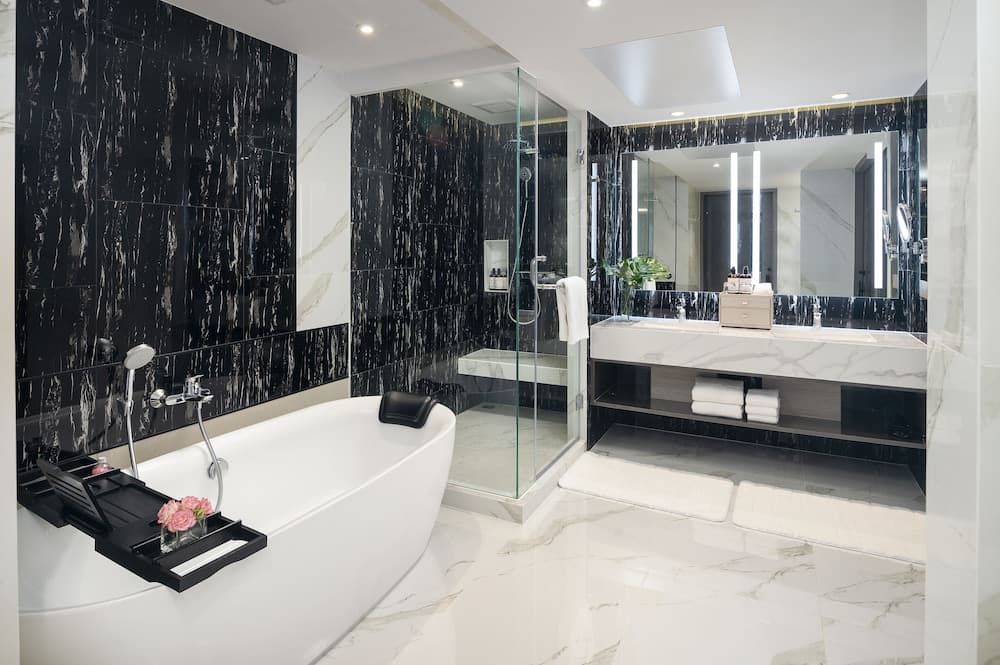 Pathumwan Princess Hotel — 18