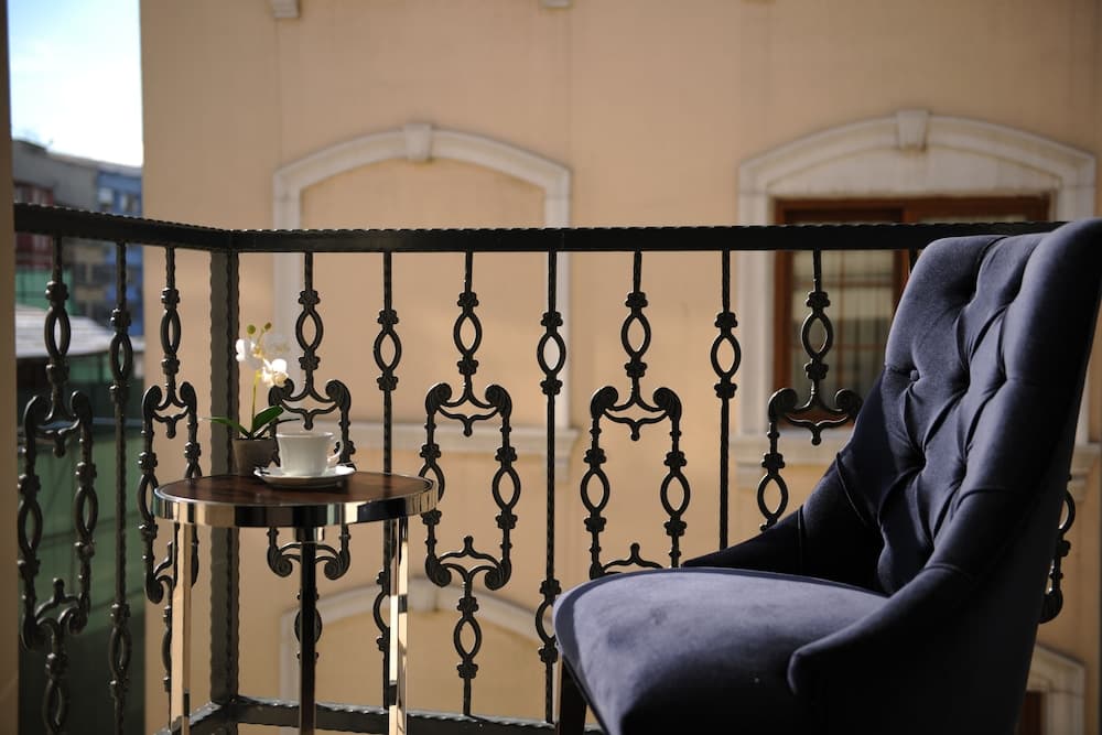 Le Petit Palace Hotel — 16