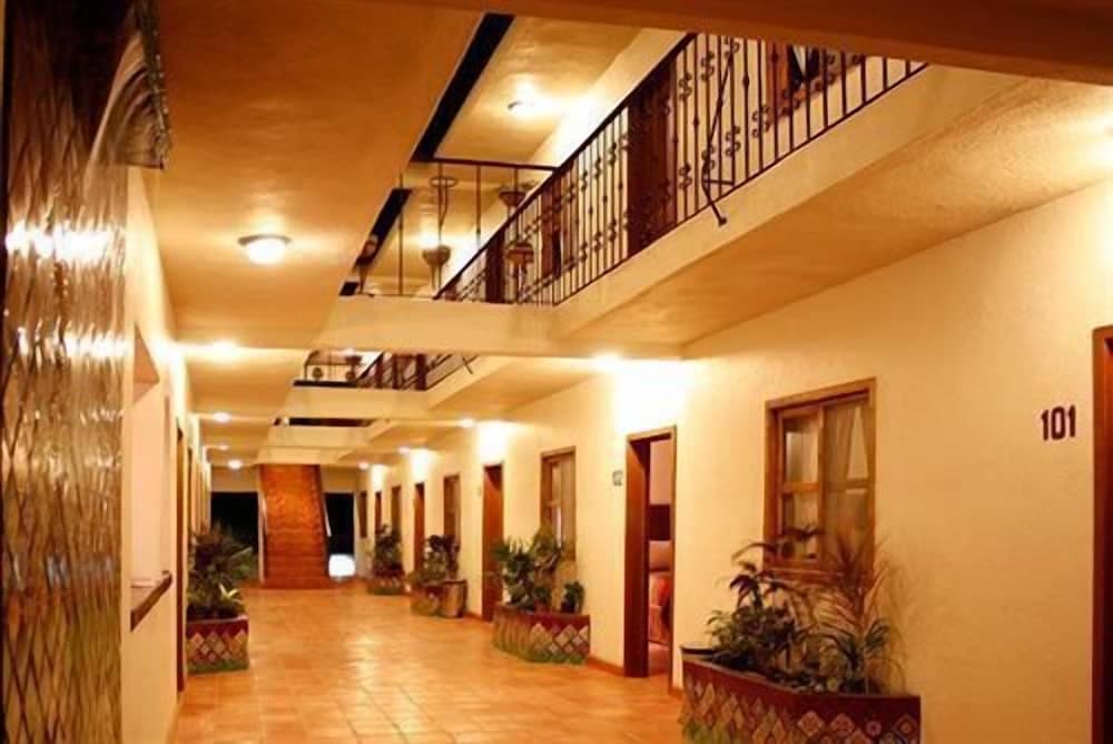 Cabo Cush Hotel — 1
