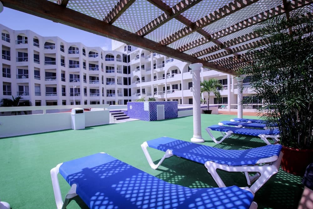 Aquamarina Beach Hotel — 8