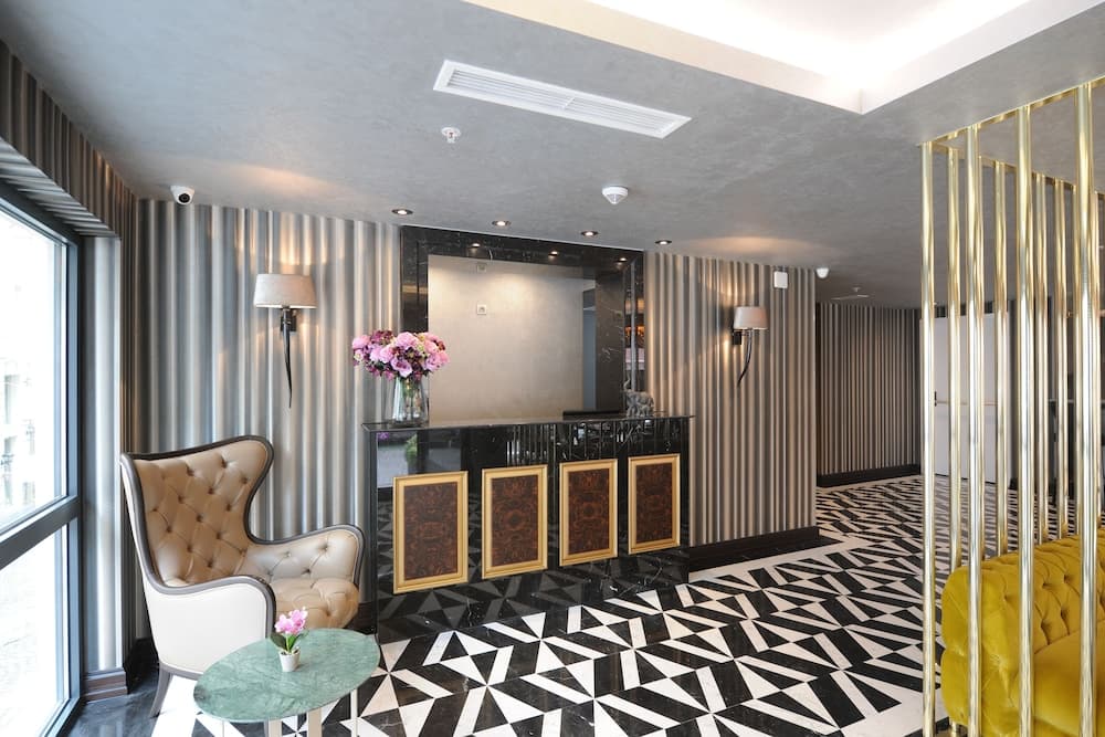 Le Petit Palace Hotel — 4