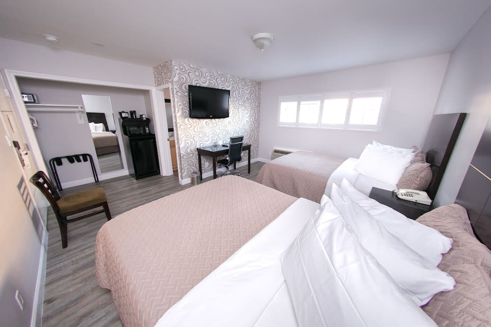 Metropolitan Inn & Suites — 12