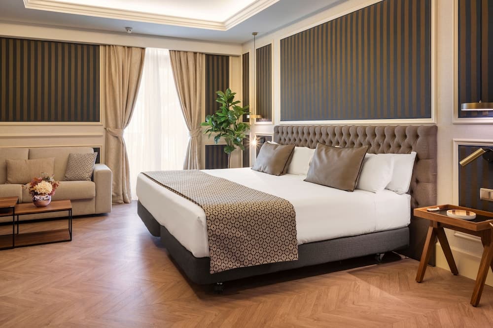 Catalonia Las Cortes Hotel — 1
