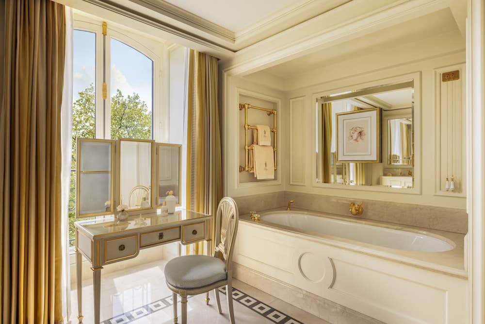Ritz Paris — 24