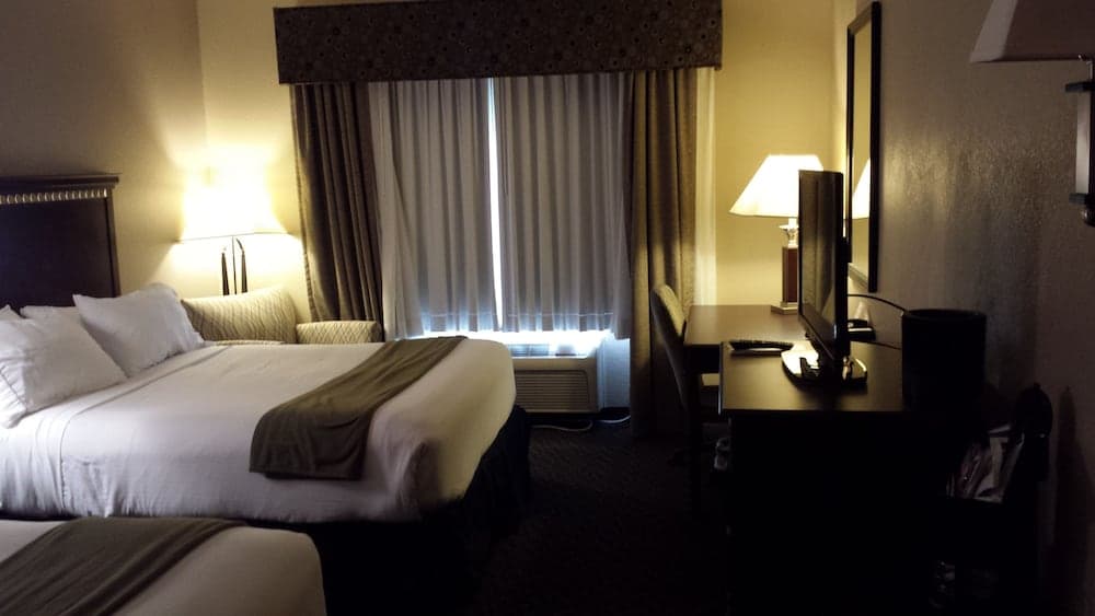 Holiday Inn Express & Suites Miami, ein IHG Hotel — 3