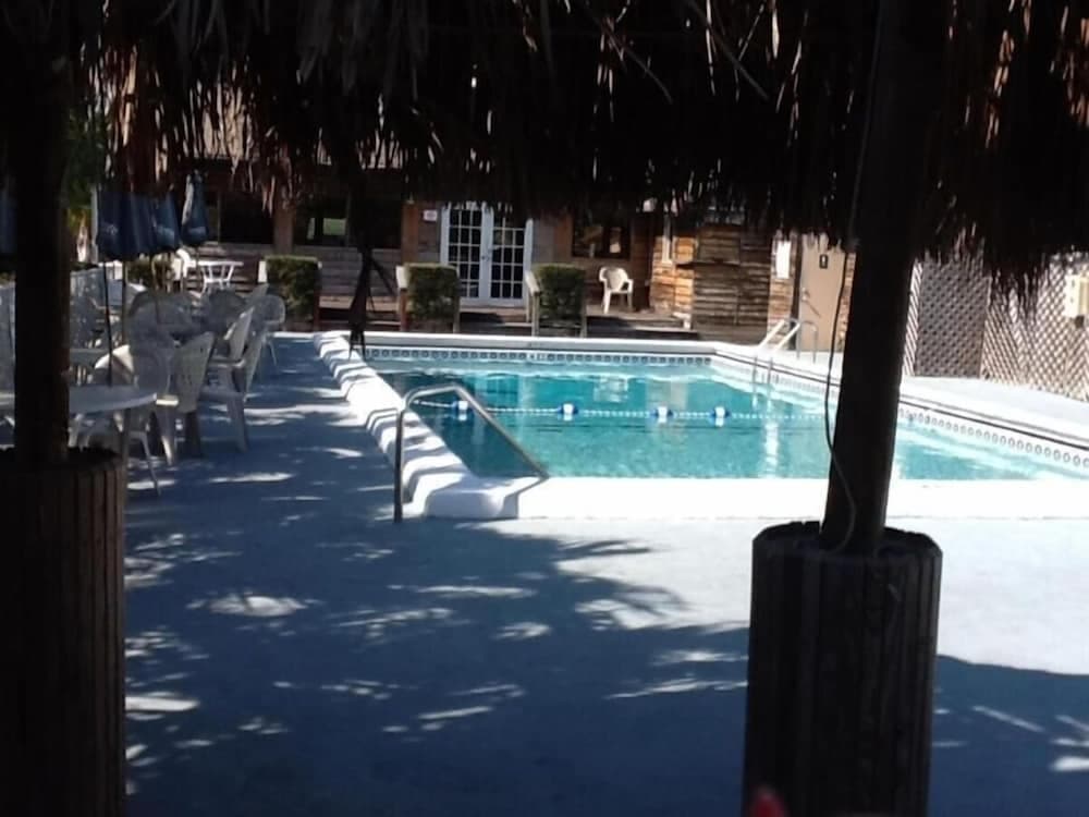 Americas Best Inn and Suites Fort Lauderdale North — 8
