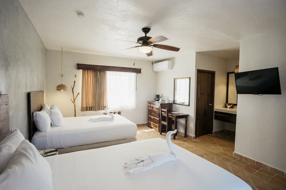 Petit Lafitte Hotel — 20