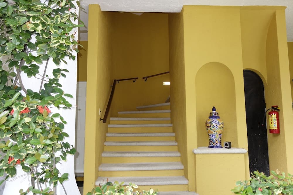 Las Palmas Condominio — 2