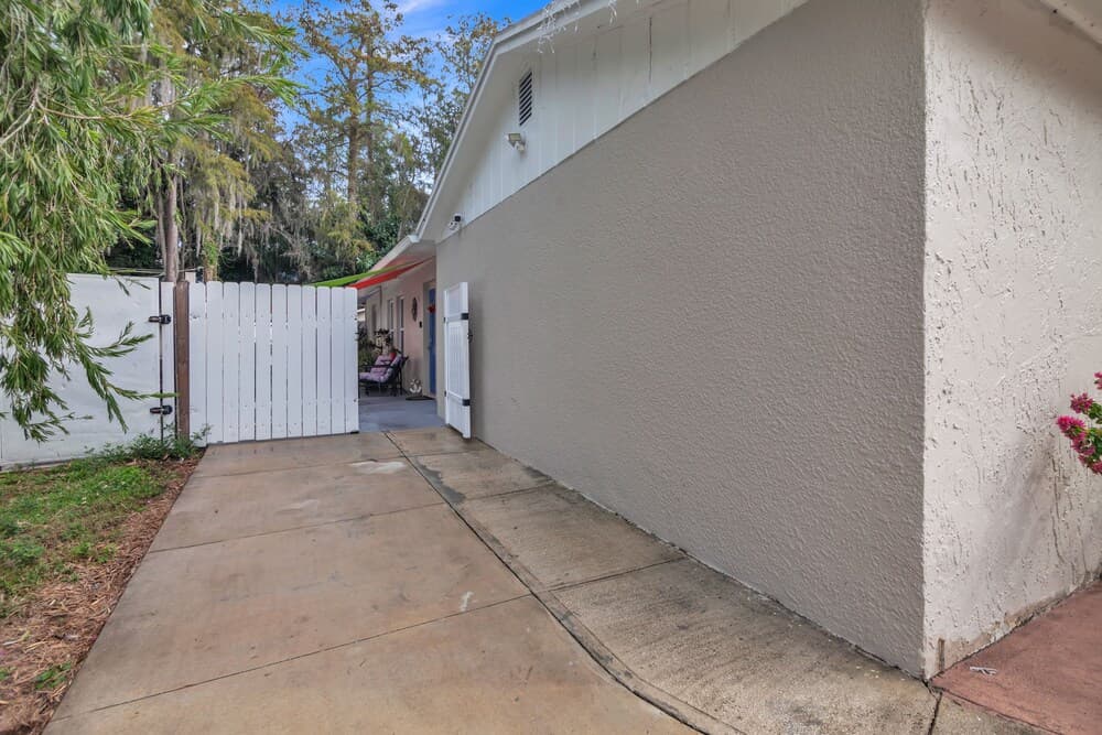 Spacious And Private Tampa Retreat 1 Bedroom Condo by Redawning — 11