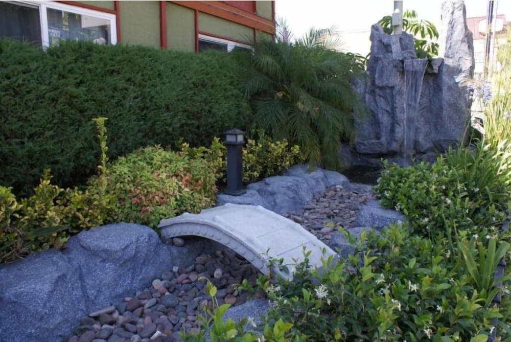 Royal Pagoda Motel — 27