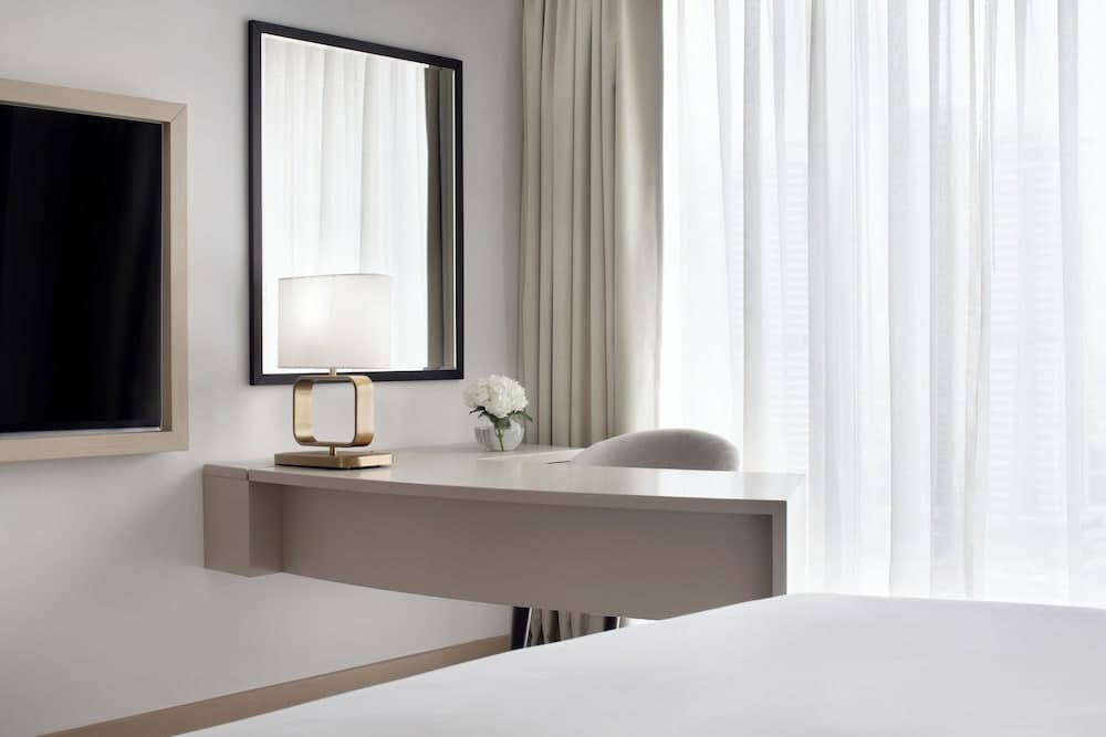JW Marriott Hotel Marina — 9