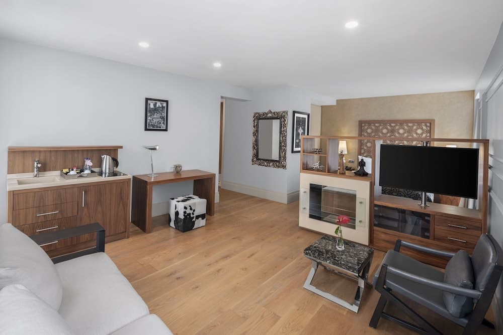 Akka Suites Taksim — 8