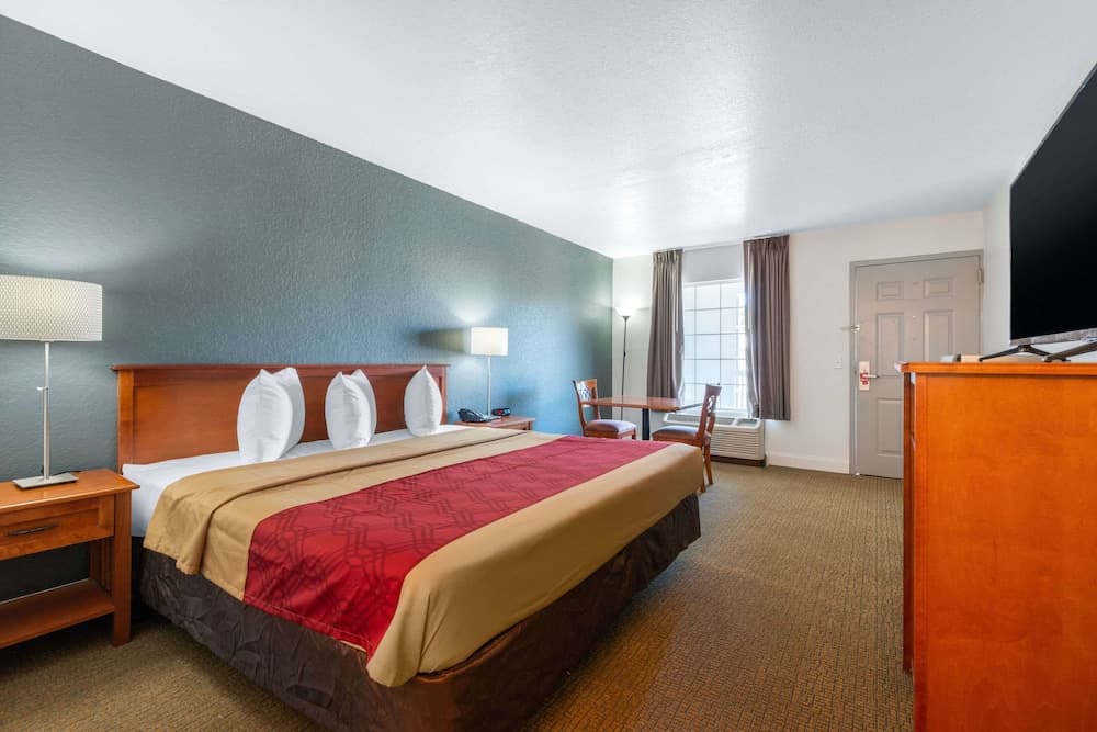Econo Lodge Flughafen am RJ-Stadion — 16