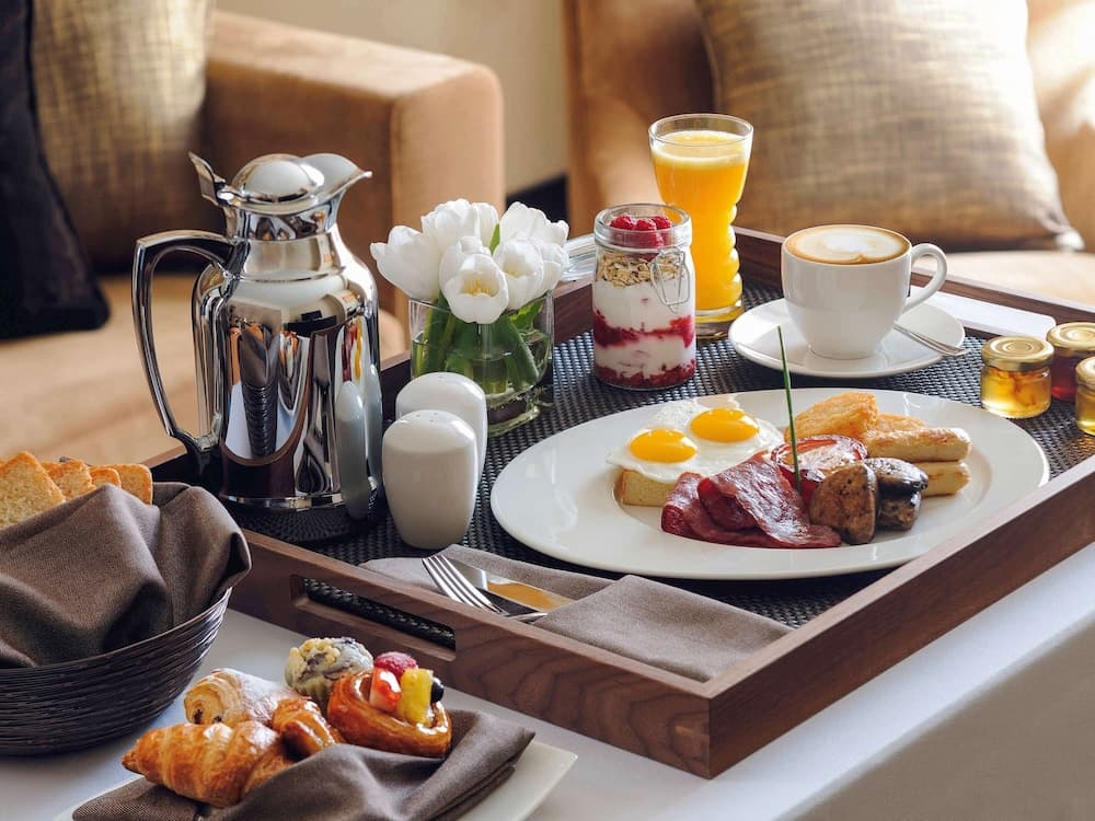 Mövenpick Hotel Jumeirah Lakes Towers — 20