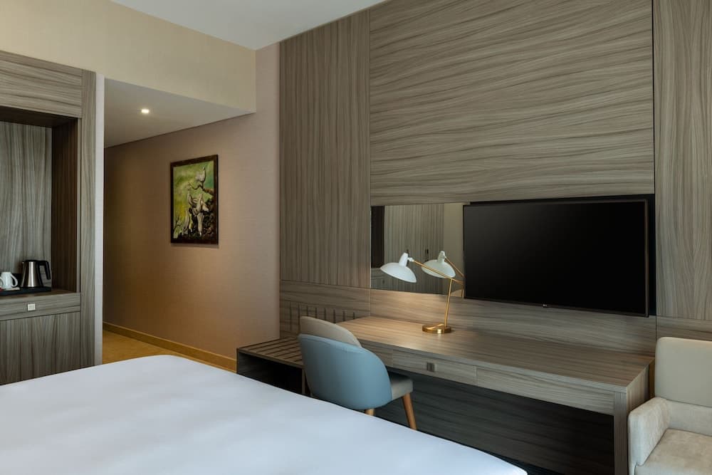 Four Points by Sheraton Production City, Dubai — 9