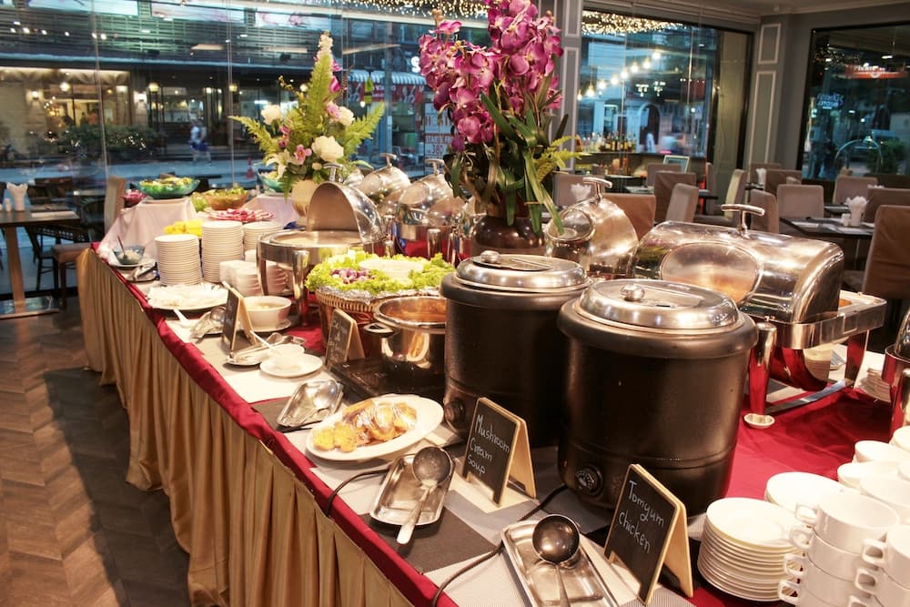 Picnic Hotel Bangkok — 3