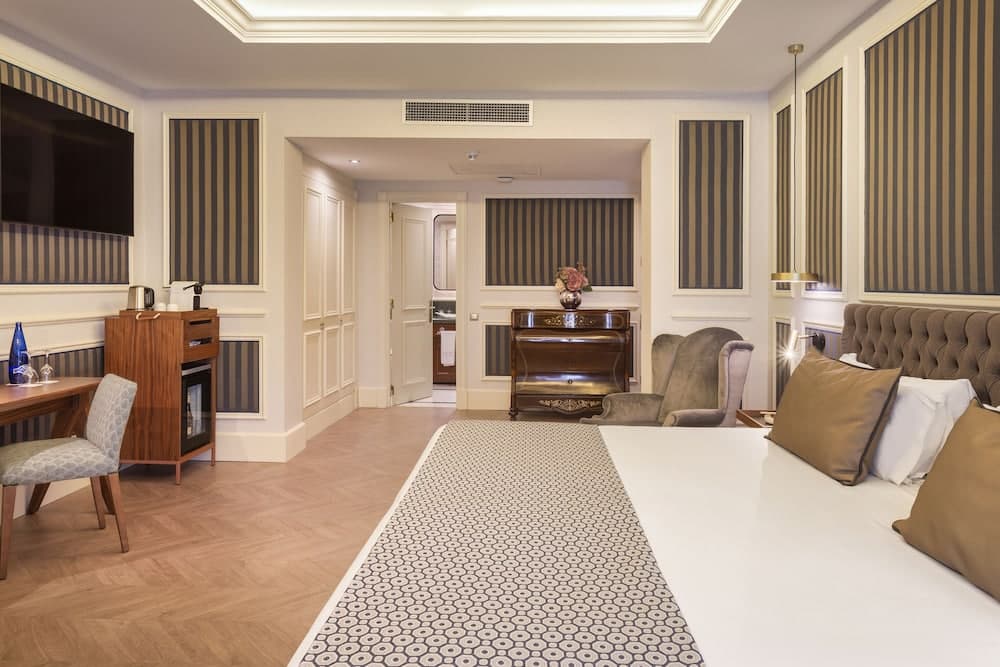 Catalonia Las Cortes Hotel — 27