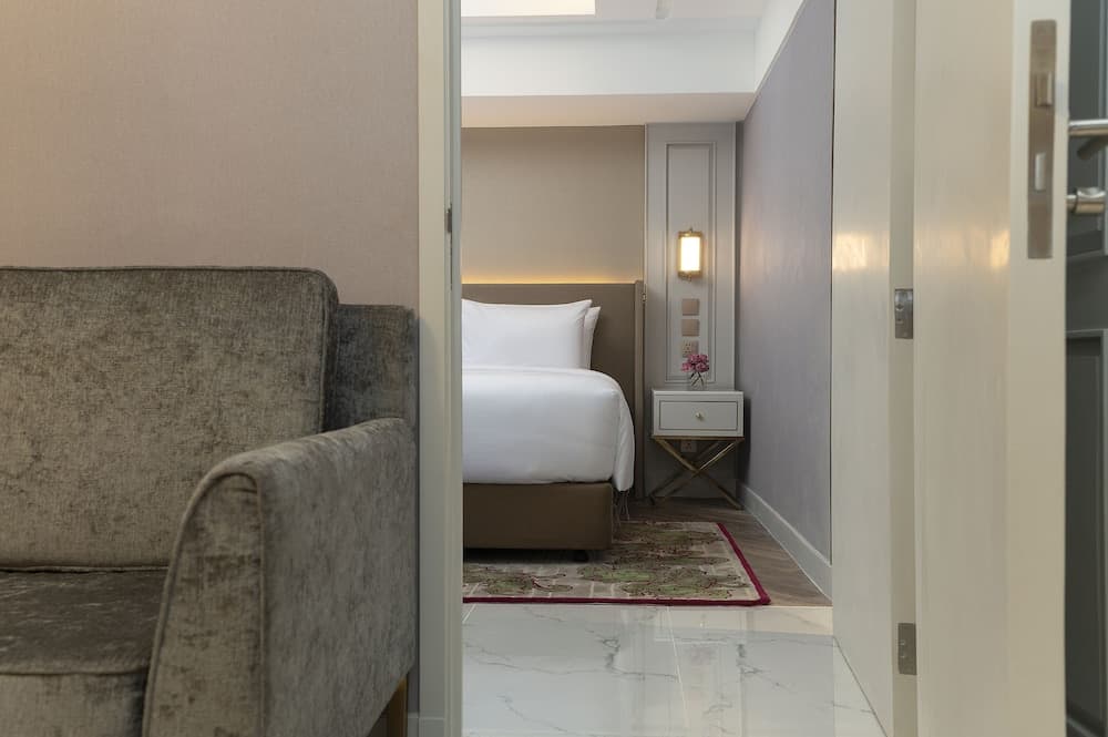 Aira Hotel Bangkok — 22