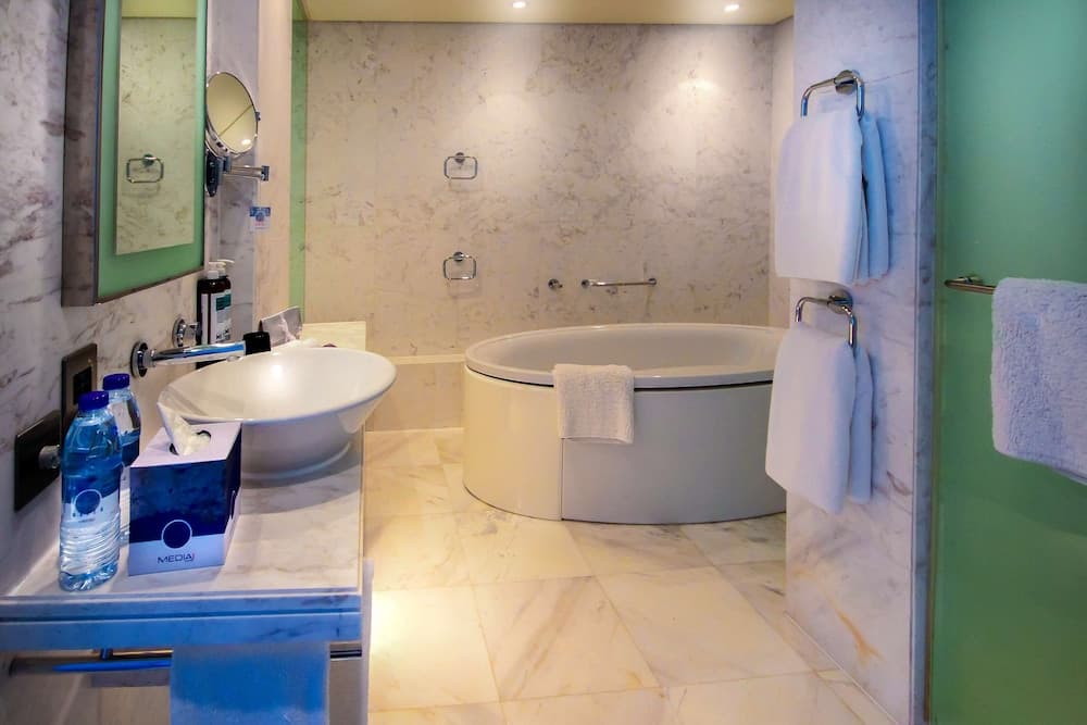 Media One Hotel Dubai — 30