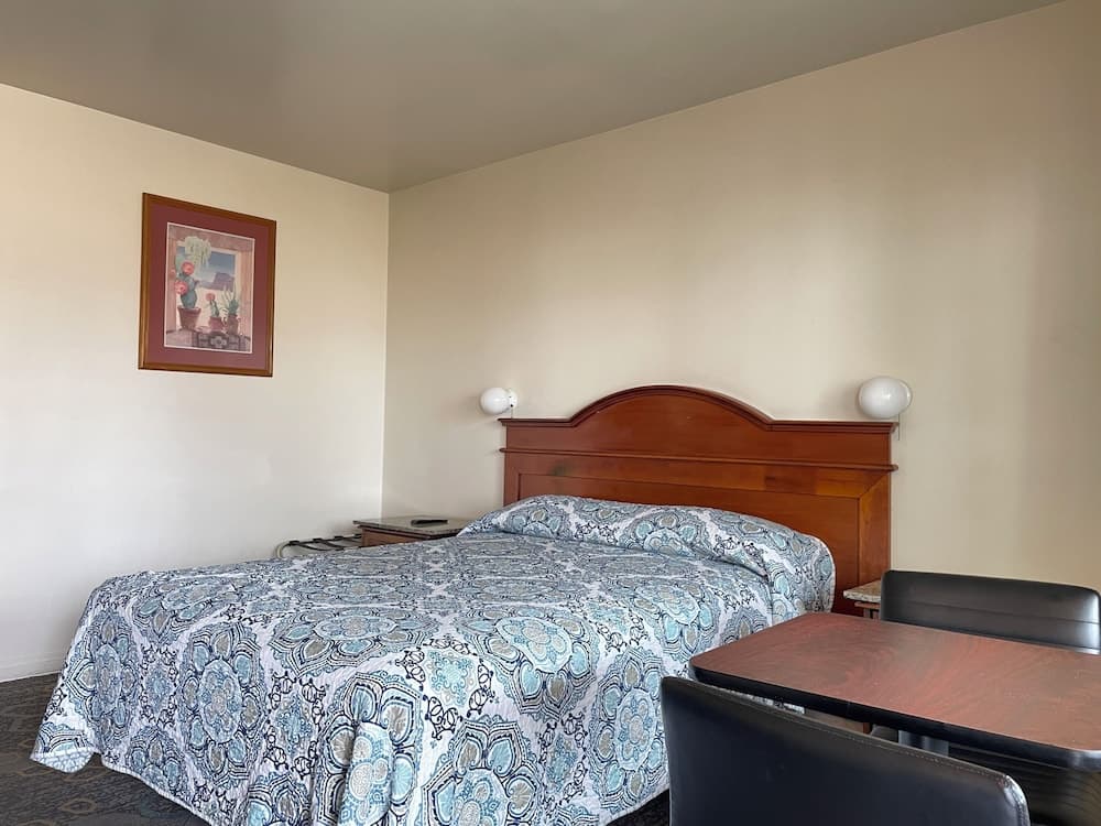 Hollywood La Brea Inn — 3