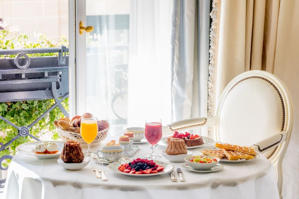 Four Seasons Hotel George V — 26