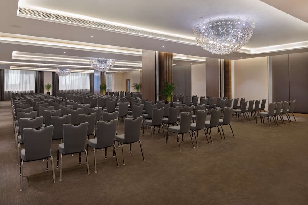 Radisson Blu Hotel Dubai Waterfront — 27