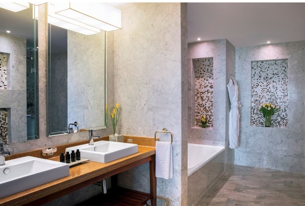 Amwaj Rotana, Jumeirah Beach - Dubai — 11