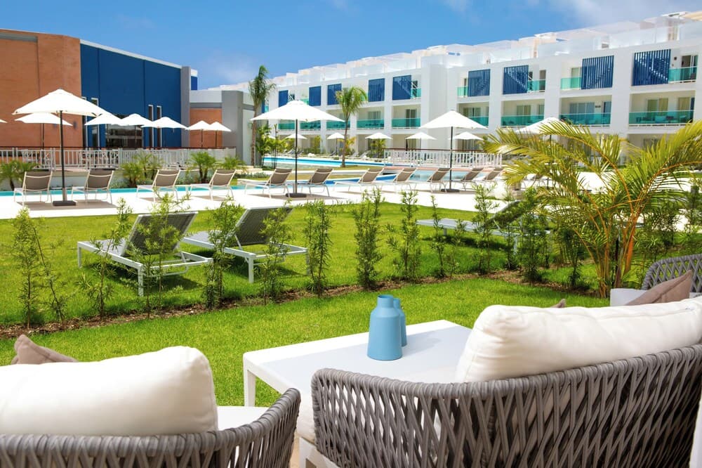 Cana Rock Condominios — 2