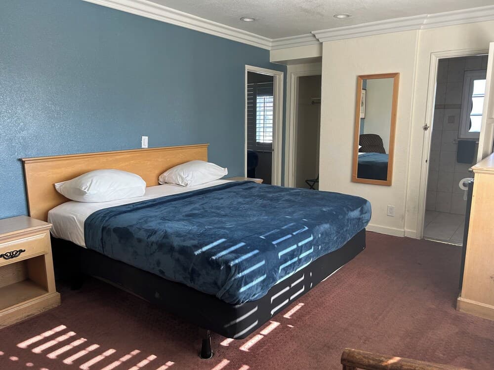 Bienvenido Inn en Colorado Blvd. — 6