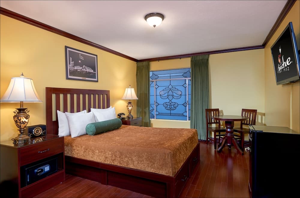 Hotel Apache — 3