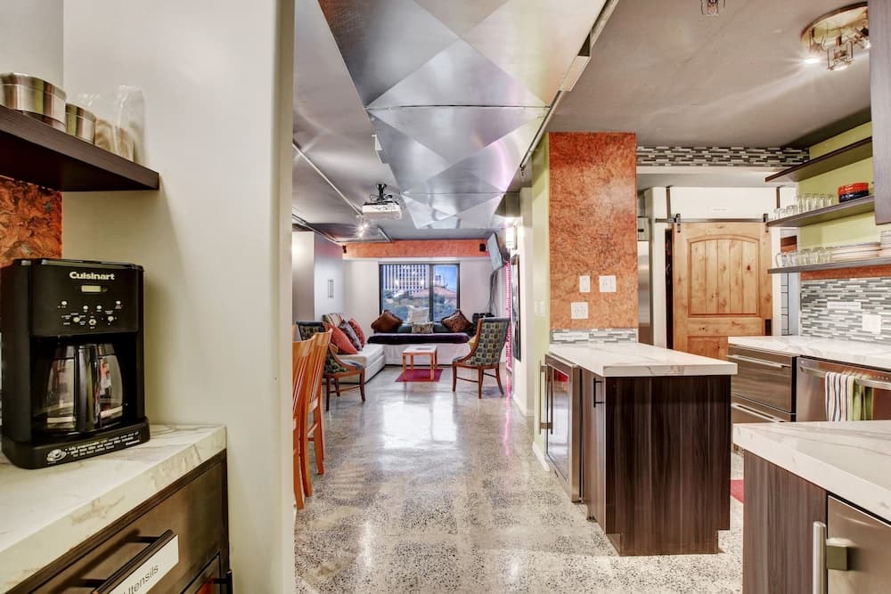 LVStripHouse Condos Sleeps up to 14 — 1