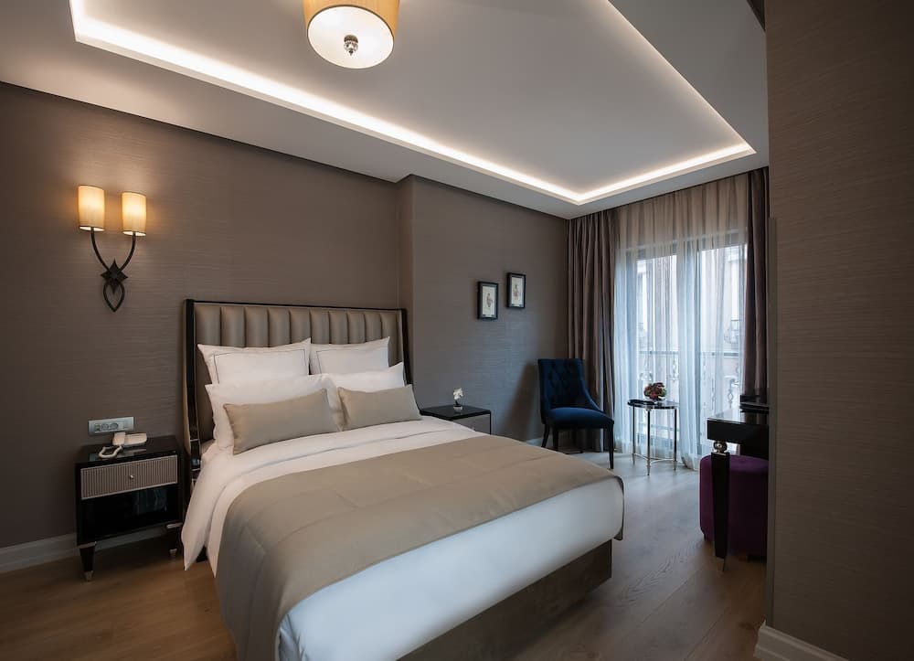 Le Petit Palace Hotel — 11