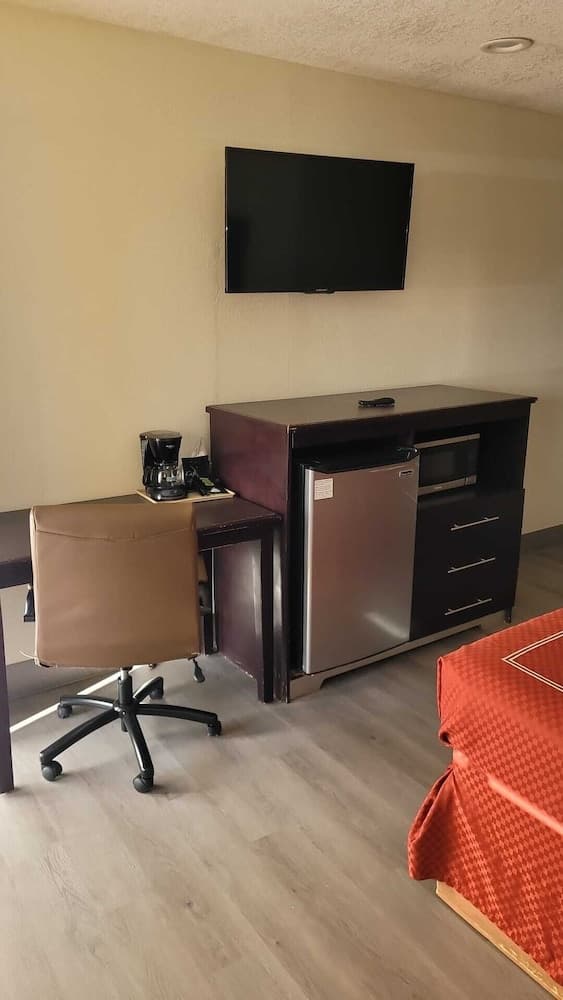 Econo Lodge Las Vegas NM — 13